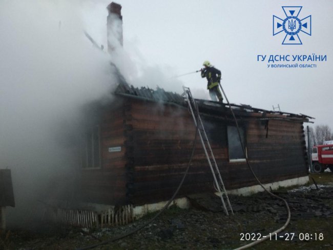 На Волині горіли житловий будинок та гараж. ФОТО 