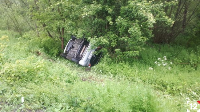У Ківерцівському районі автівка злетіла у кювет та перевернулася. ФОТО