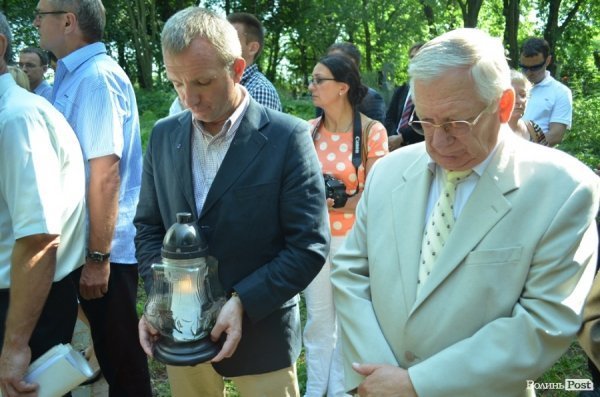 У Польщі молилися на могилах вбитих українців. ФОТО 