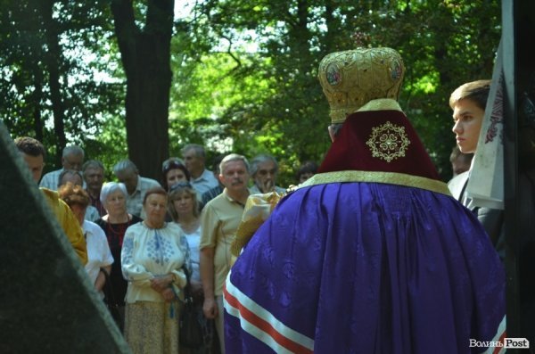 У Польщі молилися на могилах вбитих українців. ФОТО 