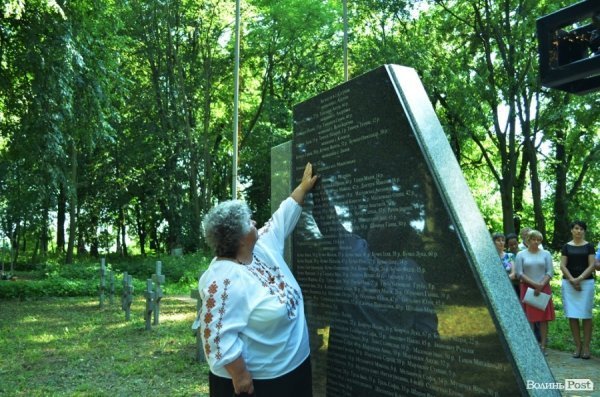 У Польщі молилися на могилах вбитих українців. ФОТО 