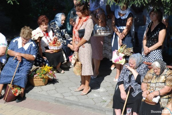 Як у Луцьку святили яблука та мед. ФОТО