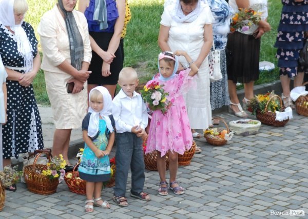 Як у Луцьку святили яблука та мед. ФОТО