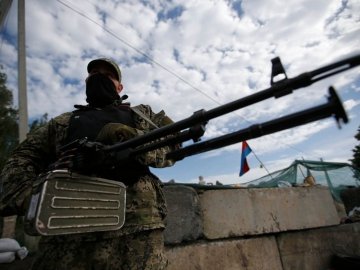 Прикордонників у Луганську штурмують 500 бойовиків. ВІДЕО 