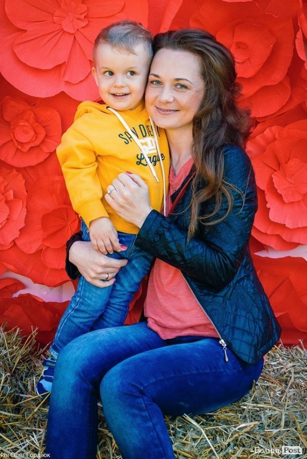 На благодійній фотосесії у Луцьку зібрали кошти для військових. ФОТО