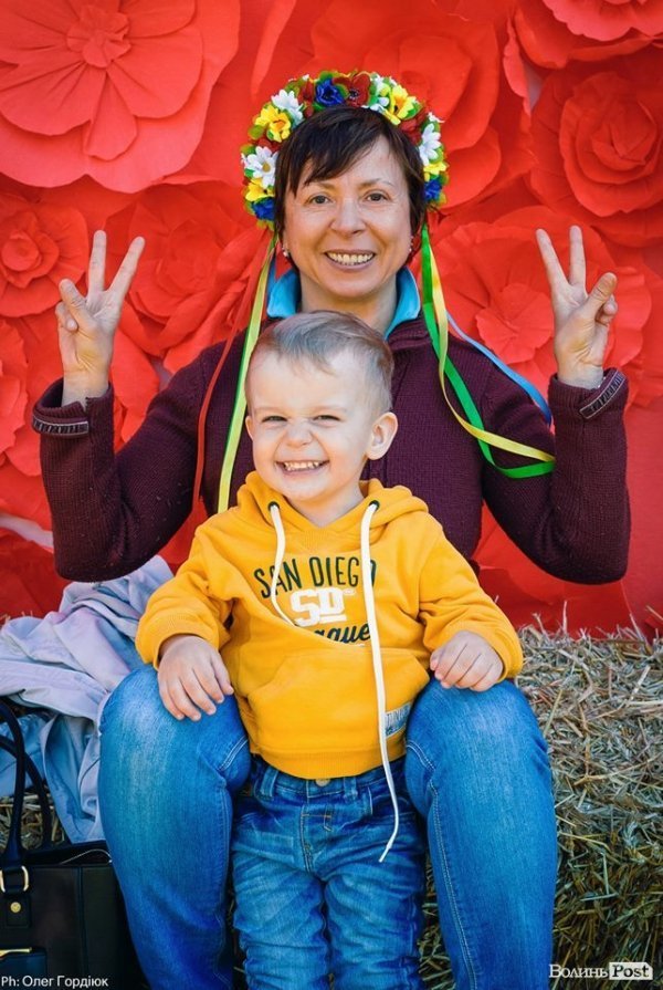 На благодійній фотосесії у Луцьку зібрали кошти для військових. ФОТО