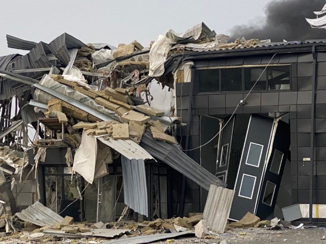 Росіяни зранку обстріляли Запоріжжя: знищили лікарню. ФОТО