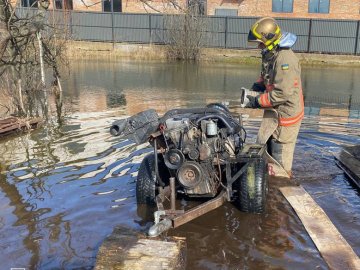 На Волині з підтоплених дворів за день викачали понад дві тисячі кубометрів води
