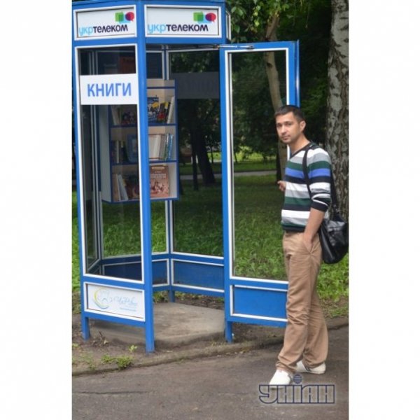 Рівненські  телефонні будки стали бібліотеками. ФОТО