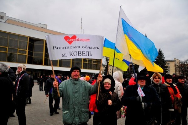 Віче на луцькому Майдані. ФОТО