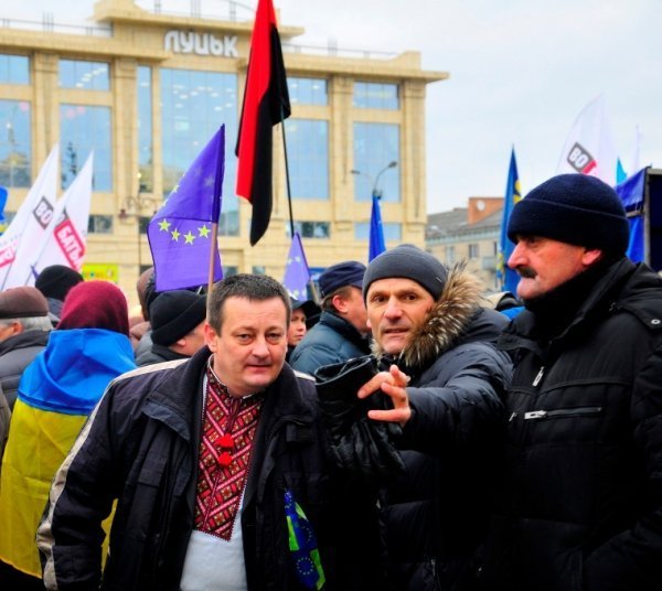 Віче на луцькому Майдані. ФОТО