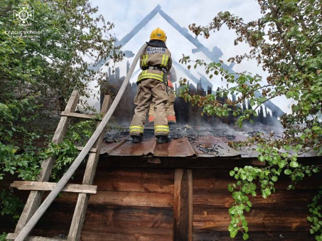 На Волині горіли житловий будинок та господарські споруди