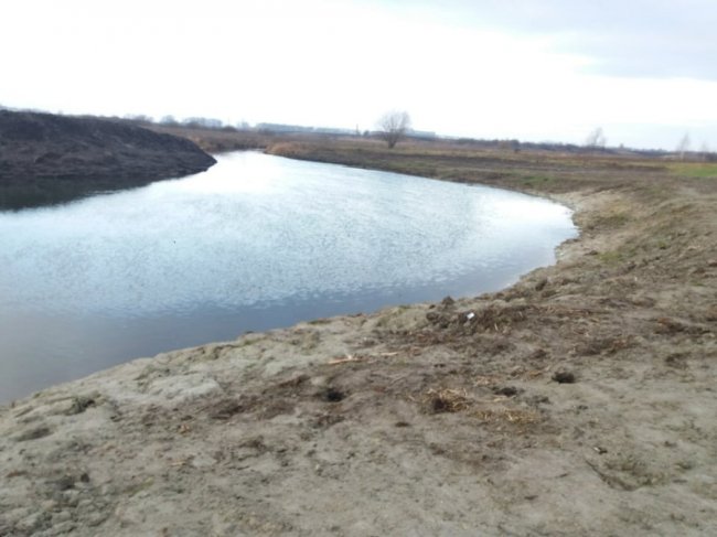 Жителі села під Луцьком розчистили берег річки. ФОТО
