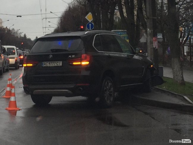 У Луцьку через аварію на Перемоги – ускладнений рух. ФОТО
