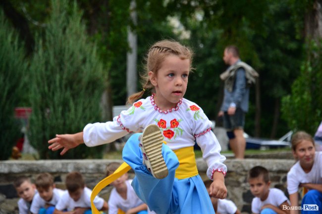 Цегла, скло та цвяхи: лучан вразив виступ учнів школи козацьких бойових мистецтв