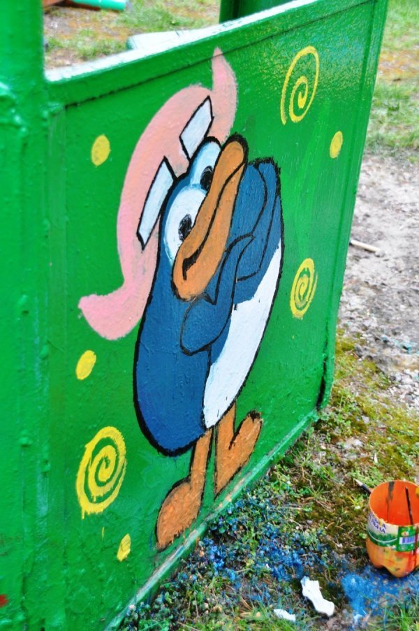 Як лучани допомогли облаштувати майданчик у дитбудинку. ФОТО