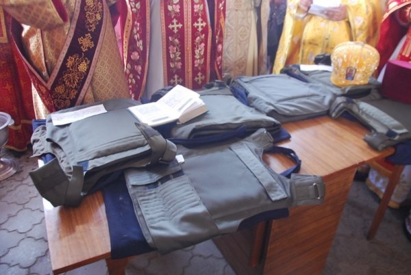 Луцький храм на пожертви парафiян купив 6 бронежилетiв. ФОТО