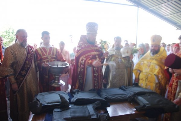 Луцький храм на пожертви парафiян купив 6 бронежилетiв. ФОТО