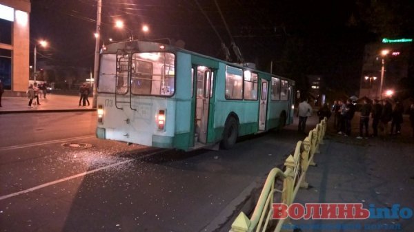 У Луцьку не розминулися два тролейбуси. ФОТО