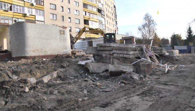 У Луцьку зносять стіни приміщення обласної профспілкової бібліотеки. ВІДЕО