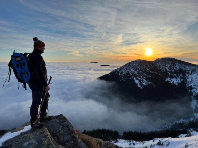 Рятувальник з Волині у свій день народження піднявся на одну з найвищих вершин України