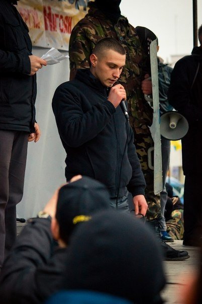 Як у Луцьку «Беркут» ставав на коліна. ФОТО