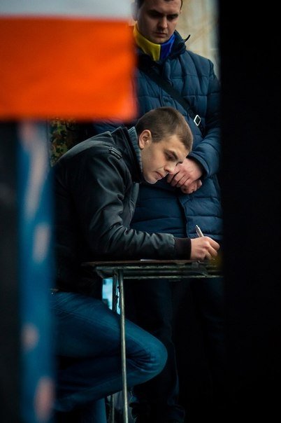 Як у Луцьку «Беркут» ставав на коліна. ФОТО