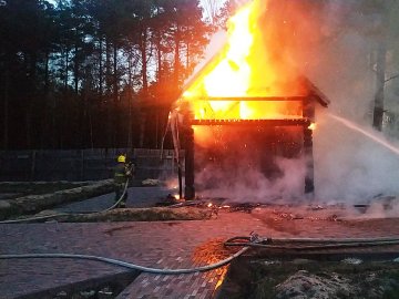 На Рівненщині у готельно-ресторанному комплексі трапилася пожежа. ФОТО. ВІДЕО
