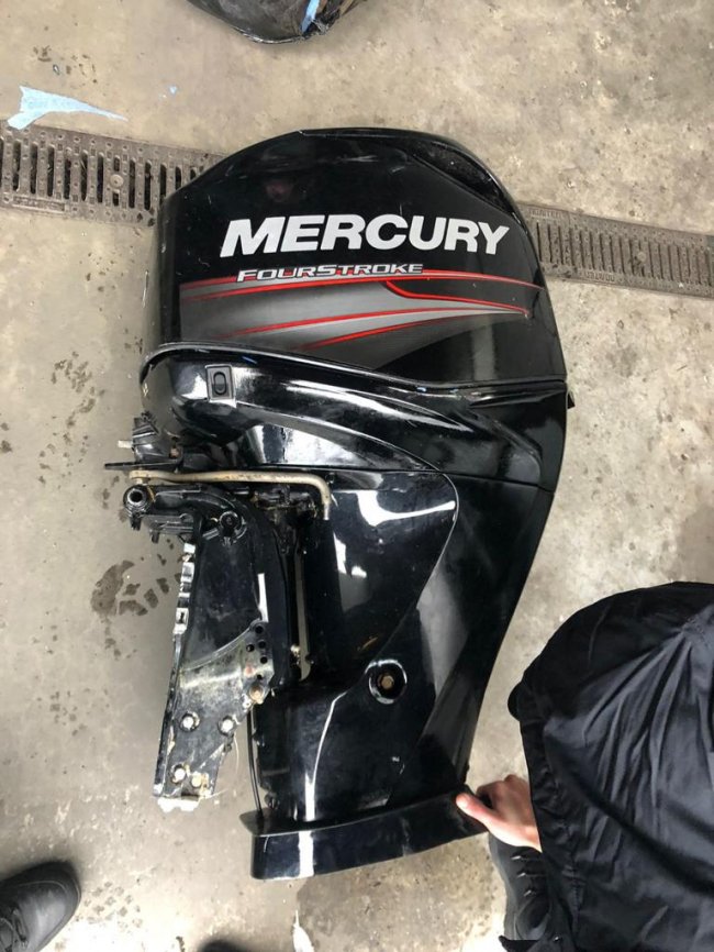  На волинській митниці викрили двох пасажирів, які хотіли незаконно перевезти двигуни до човнів