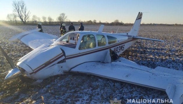 На Київщині упав легкомоторний літак, є постраждалі. ФОТО