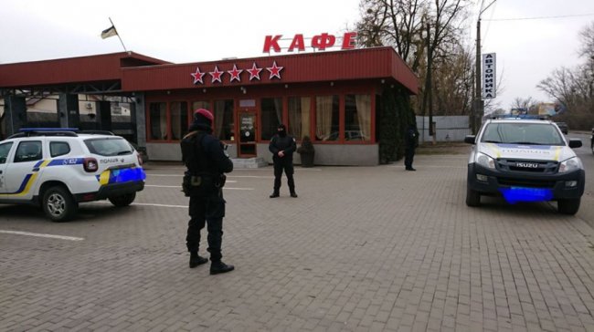 Чому на луцькій автомийці – знову купа силовиків. ФОТО