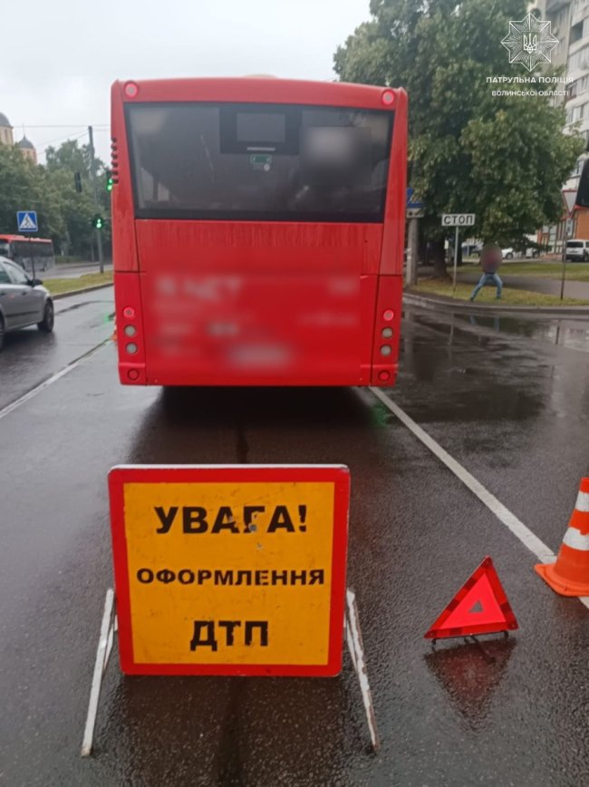 У Луцьку автобус зіткнувся з автівкою