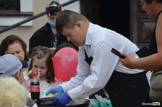 У «сонячній» кав’ярні в Луцьку започаткували власне свято, аби врятувати заклад від закриття. ФОТО