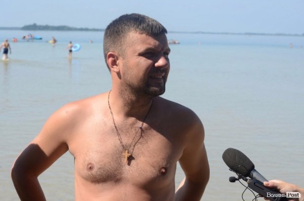 Нардеп переплив Світязь. ФОТО