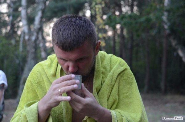 Нардеп переплив Світязь. ФОТО