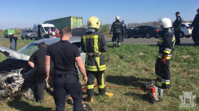 На Рівненщині лучанин на фурі зіткнувся з легковиком, є загиблий. ФОТО. ВІДЕО