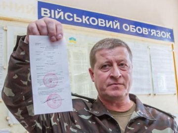 У Києві правоохоронці вручали повістки «мажорам»