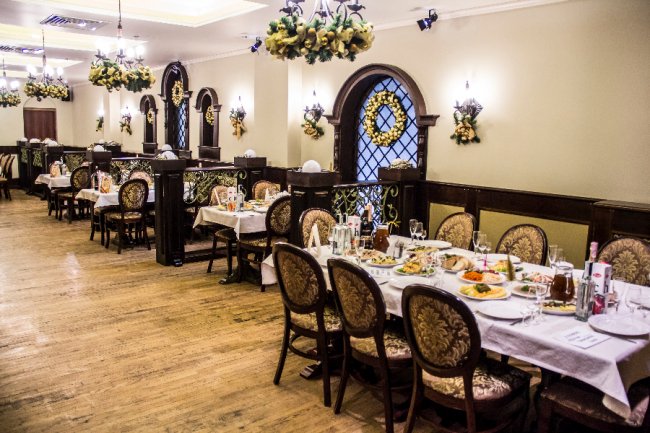 Ресторація «Брама» запрошує на новорічні корпоративи*