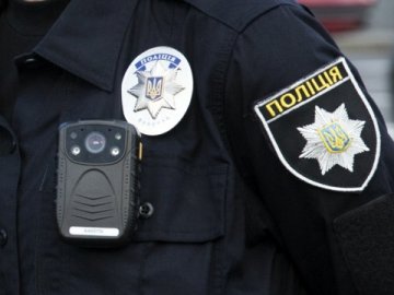 Зняли годинник: двоє чоловіків пограбували лучанина