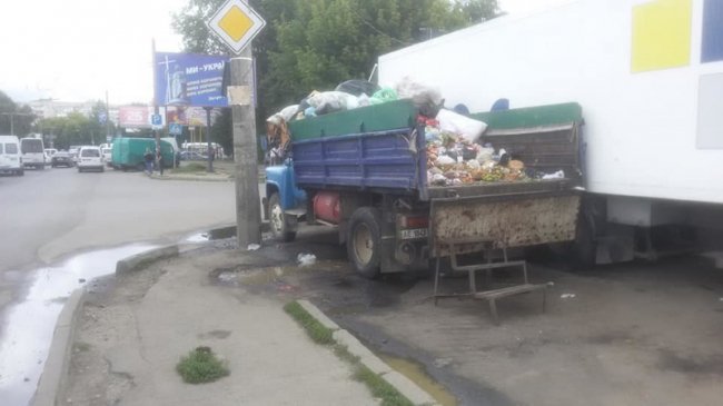 Лучанин нарікає на сморід біля «Варшавки»