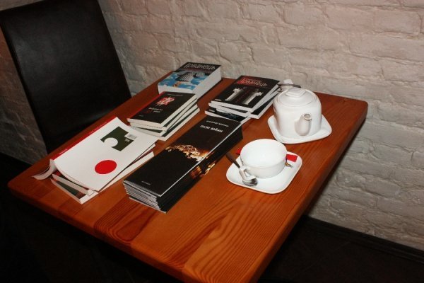 У Луцьку в День гідності Олександр Ірванець презентував «Пісні війни». ФОТО