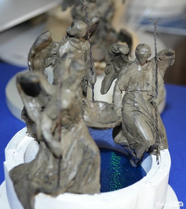 Замість дельфінів фонтан в центрі Луцька міг би мати голу жінку