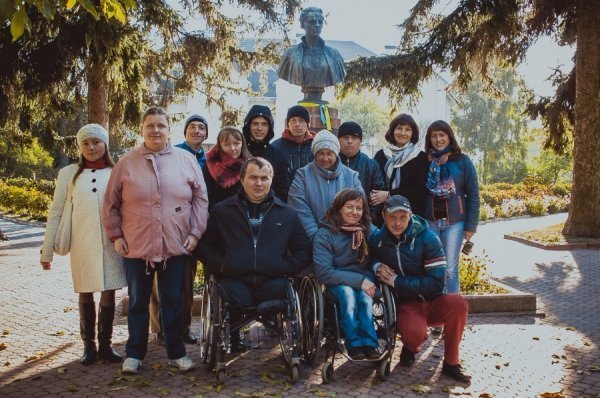 Студенти Академії допомагають людям з особливими потребами. ФОТО