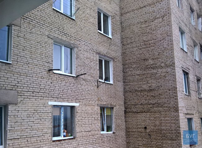 На Волині молодий чоловік випав з 7-го поверху 