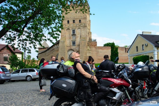 Леді на мотоциклах: у Луцьк приїхали байкерки з декількох країн. ФОТО