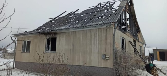 У поліцейського з Волині згорів будинок: небайдужих просять допомогти. ФОТО