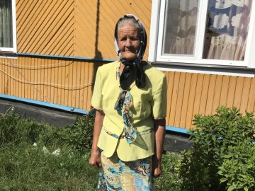 Волинянка у свої 80 років доглядає за домашнім господарством та обробляє городи 