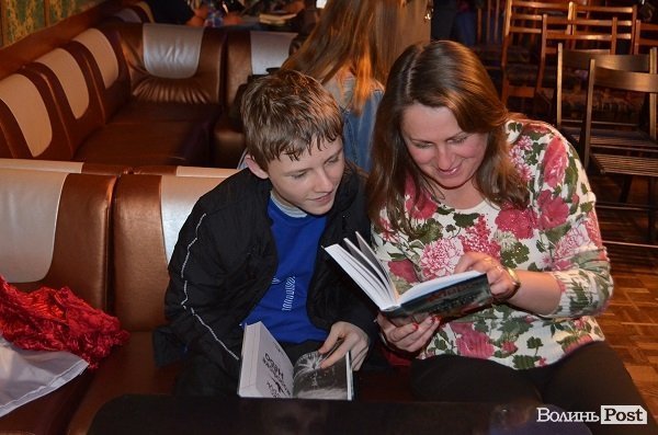 У Луцьку Макс Кідрук розповів про «кошмар сучасної фізики». ФОТО