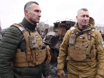 Під Авдіївкою – пекло: брати Клички передають захисникам 100 дронів для оборони