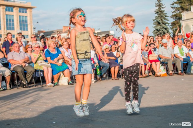 Як колоритні іноземці фестивалили у центрі Луцька. ФОТО